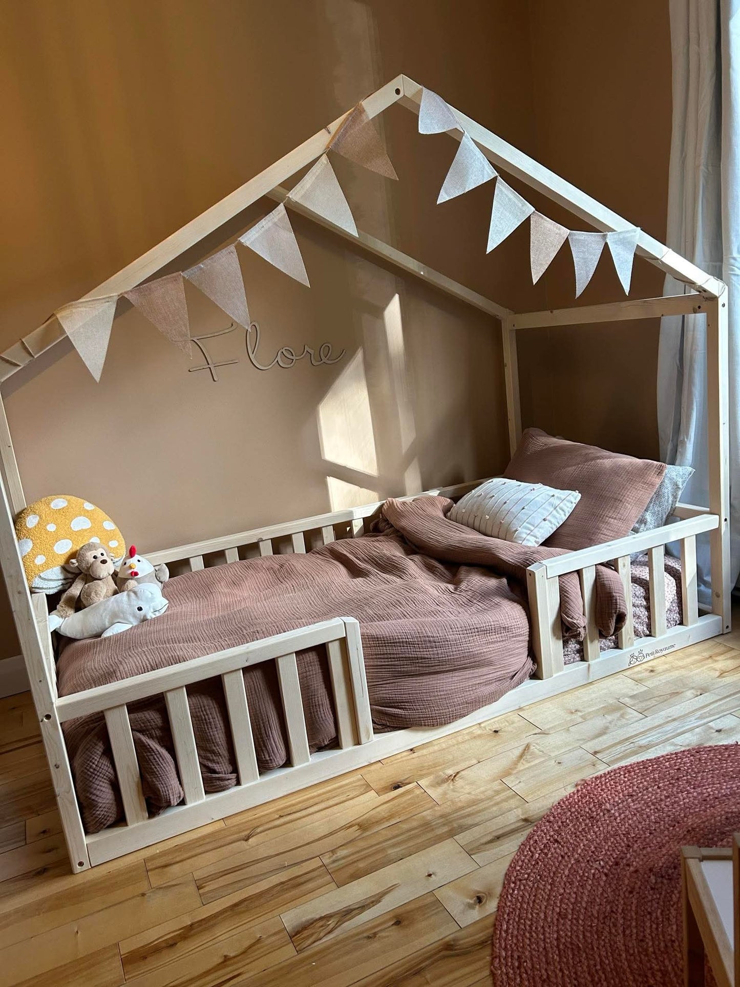 Lit simple au sol Montessori, avec maisonnette, Modèle (B)