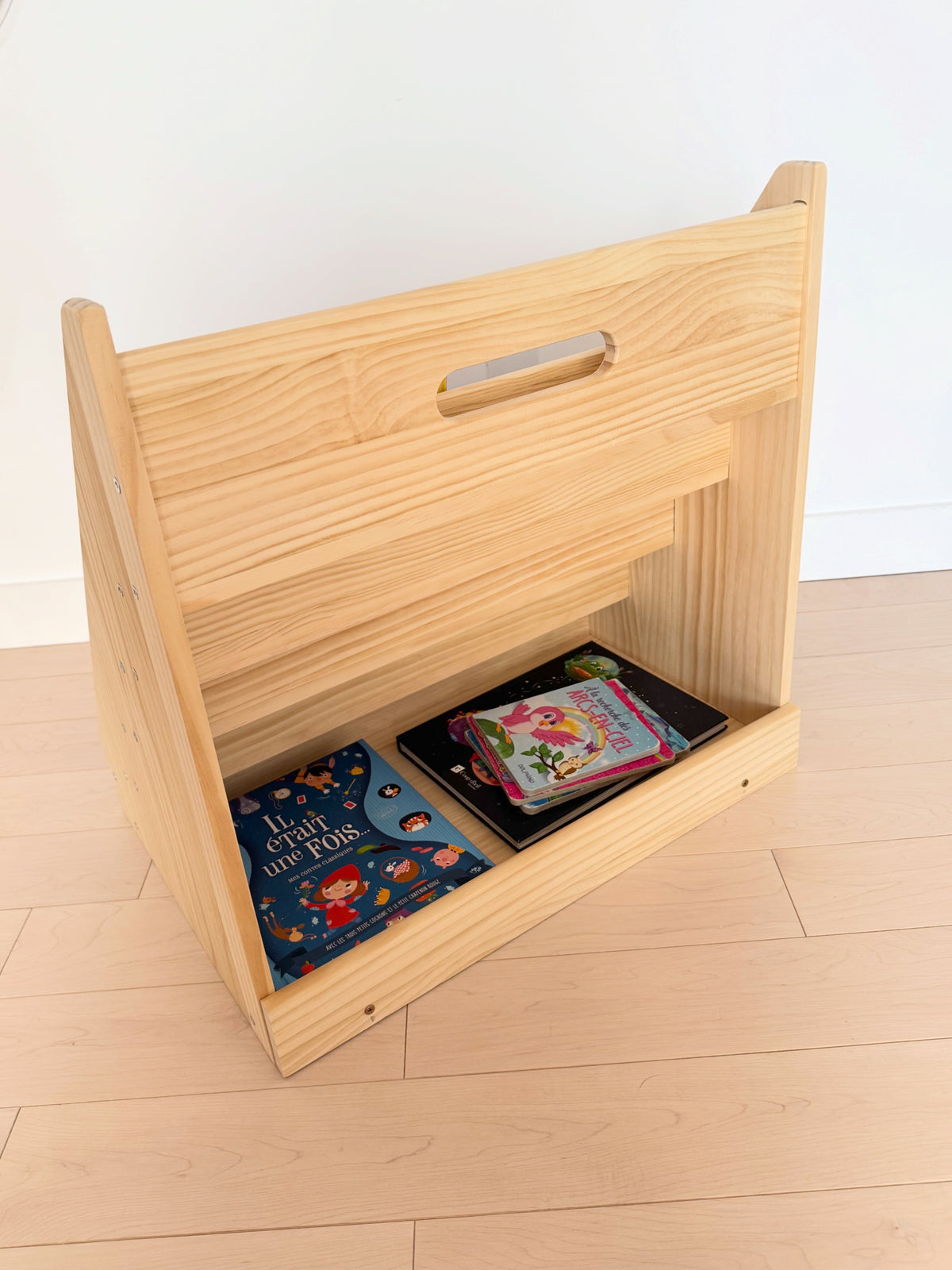Bibliothèque au sol Montessori