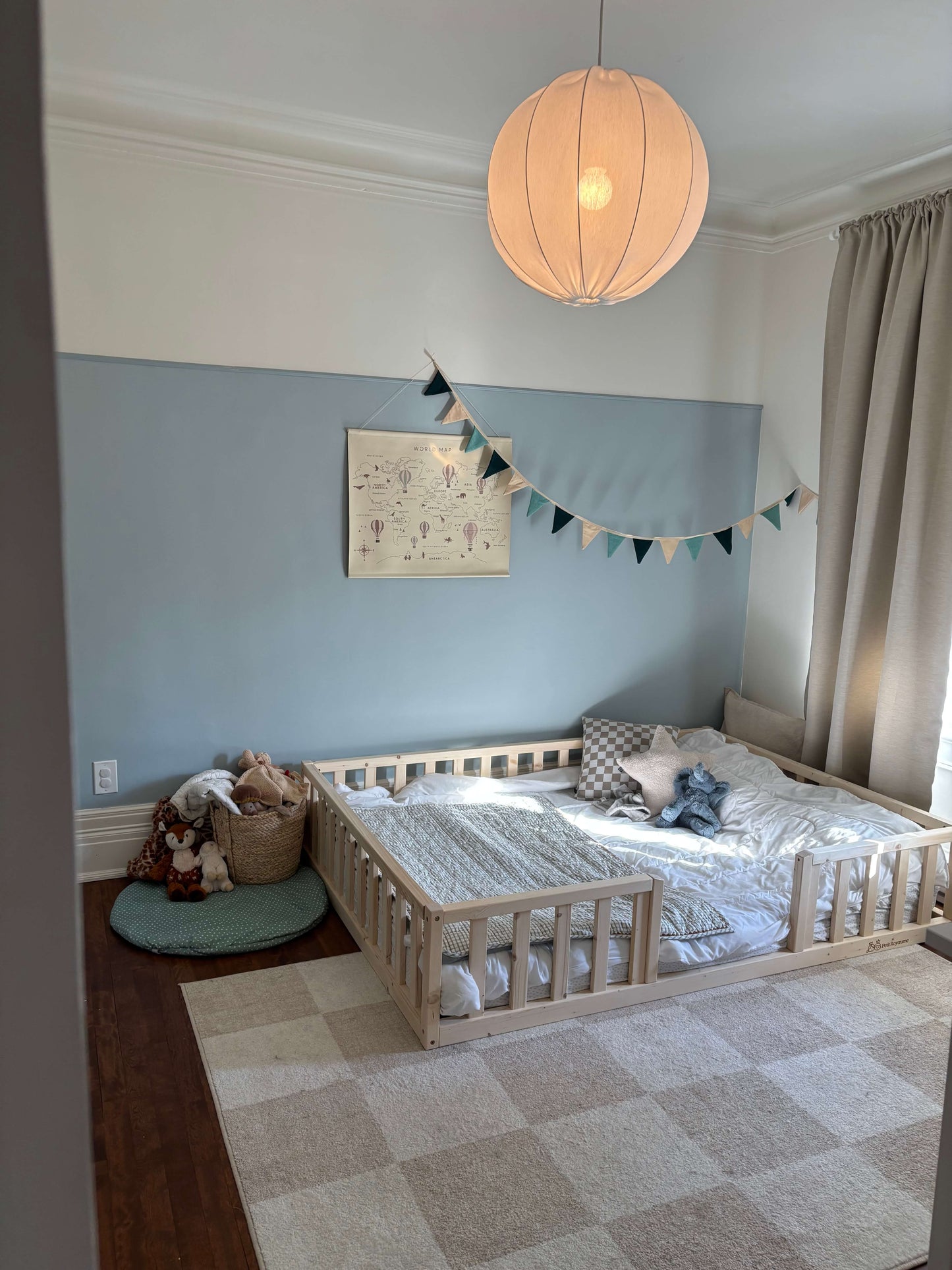 Lit double au sol Montessori, sans maisonnette