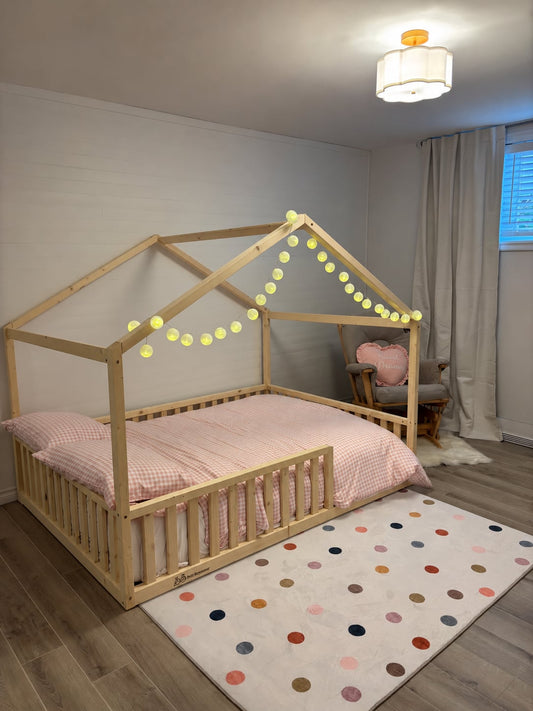 Lit double au sol Montessori, maisonnette modèle B, entrée gauche/droite